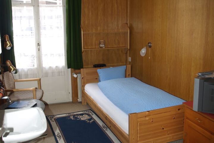 Room 64 of 120