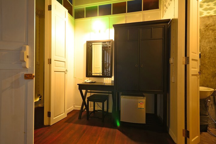 In-room business center