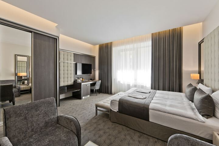 Room 10 of 70
