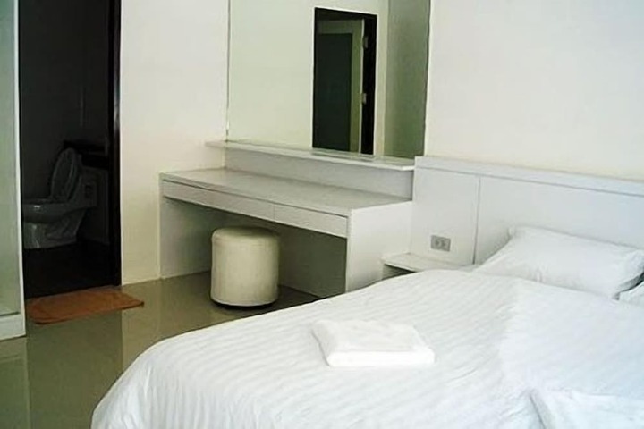 Room 34 of 83