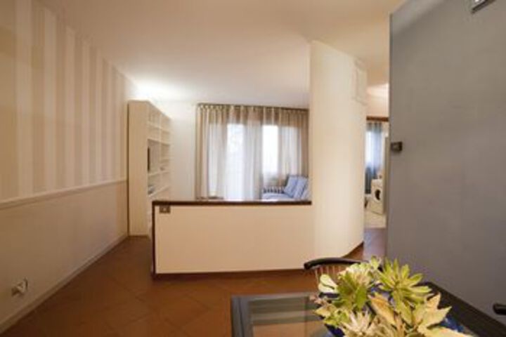 Room 10 of 12