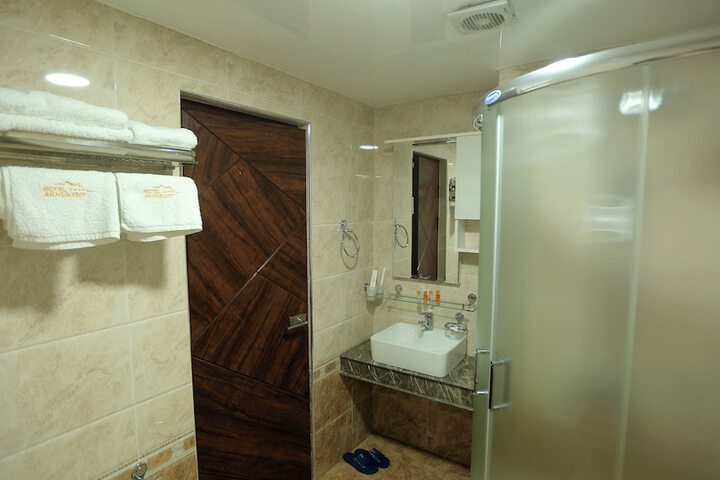 Room 32 of 62