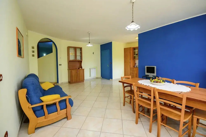 Room 2 of 18