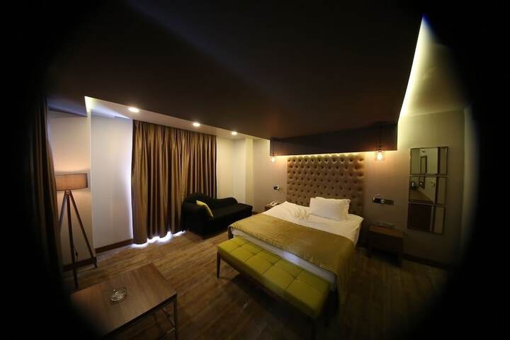 Room 4 of 44