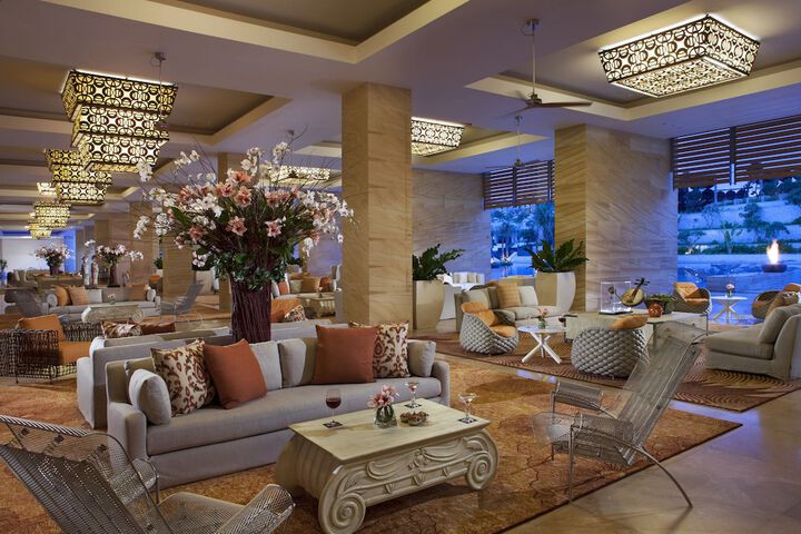 Lounge 56 of 64