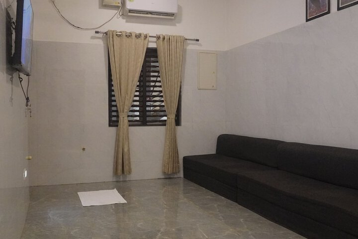 Room 13 of 16