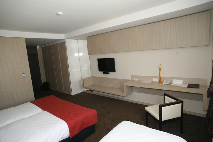 Room 16 of 103