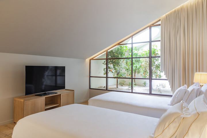 Room 16 of 90
