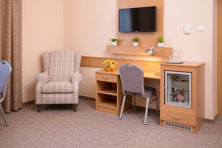 Room 4 of 32