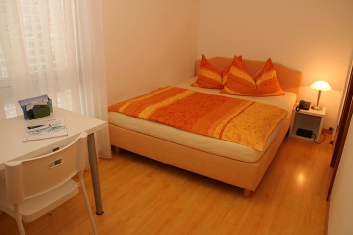 Room 8 of 34