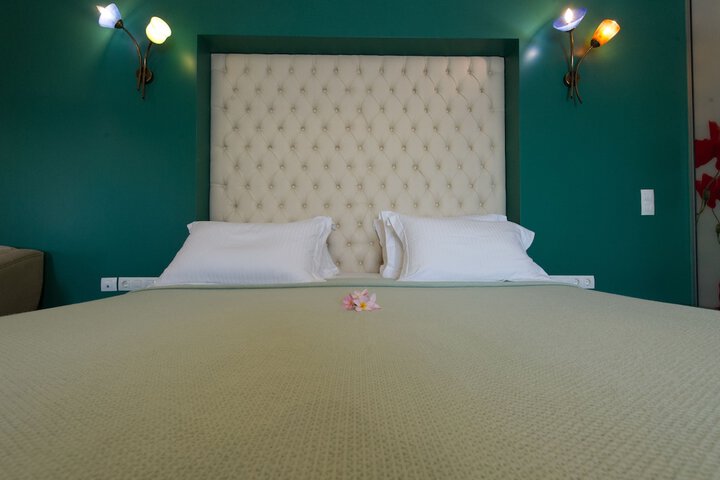 Room 18 of 109