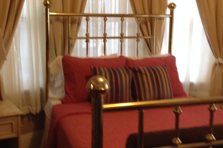 Room 2 of 57