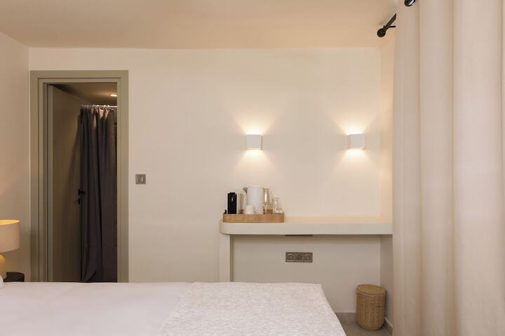 Room 12 of 90