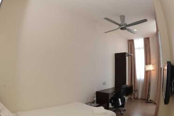 Room 12 of 38