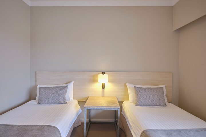 Room 5 of 27