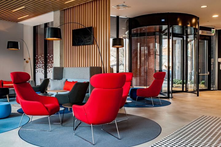 Lounge 47 of 62