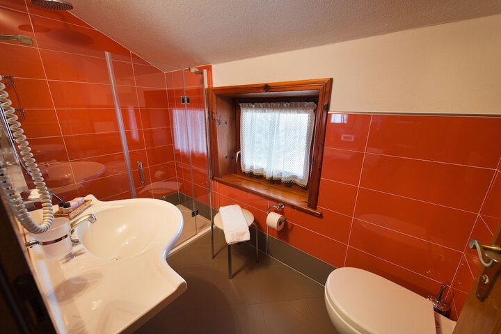 Room 15 of 37