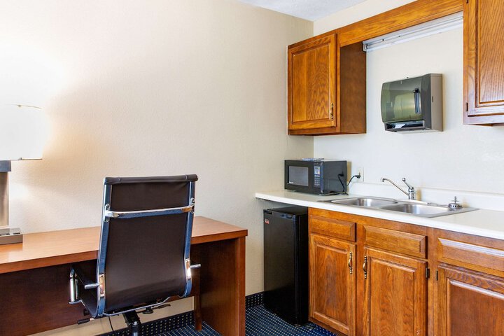 Room 30 of 46