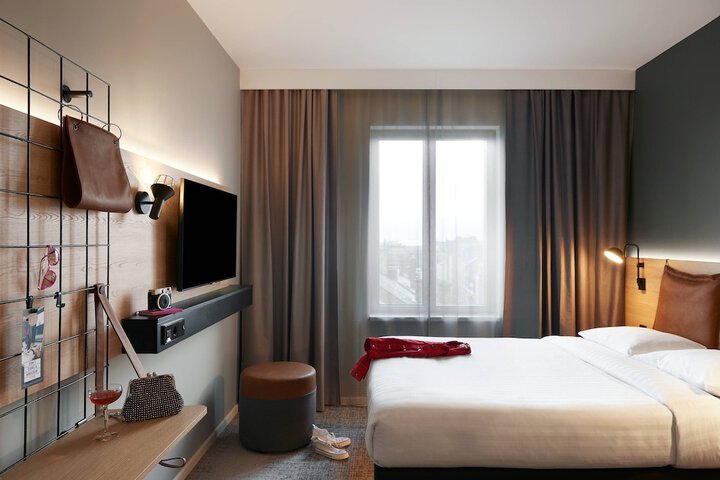 Room 9 of 48