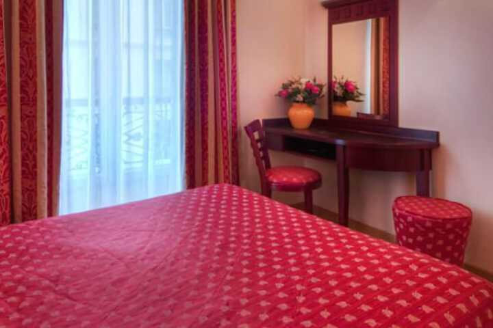 Room 10 of 46