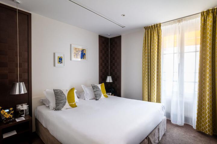 Room 28 of 74