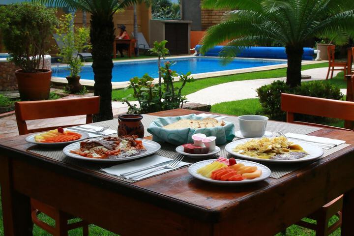 Dining 45 of 52