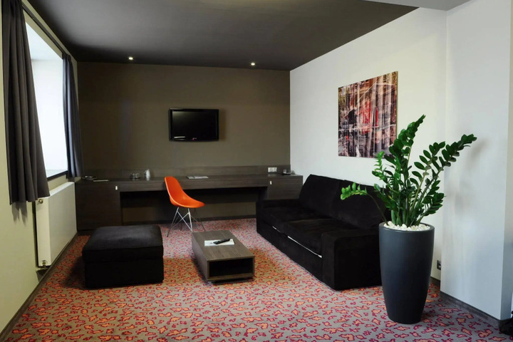 Room 16 of 30
