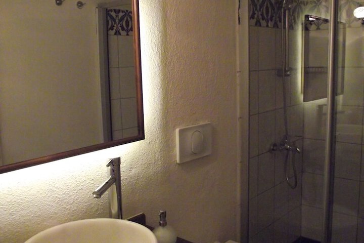 Room 11 of 31