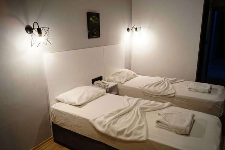 Room 13 of 44