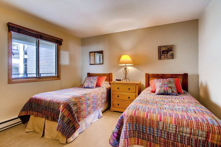 Room 216 of 947