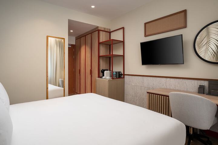 Room 16 of 49