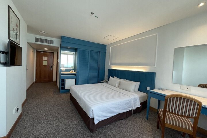 Room 18 of 38