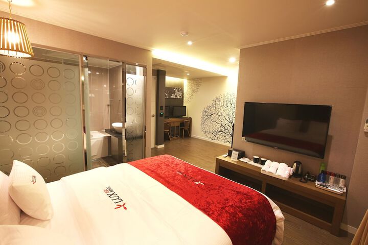 Room 6 of 22