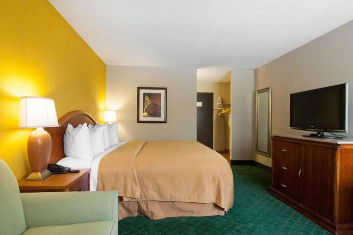1 King Bed (4 of 11)