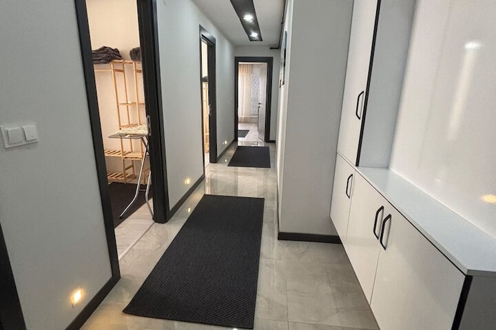 Room 12 of 293