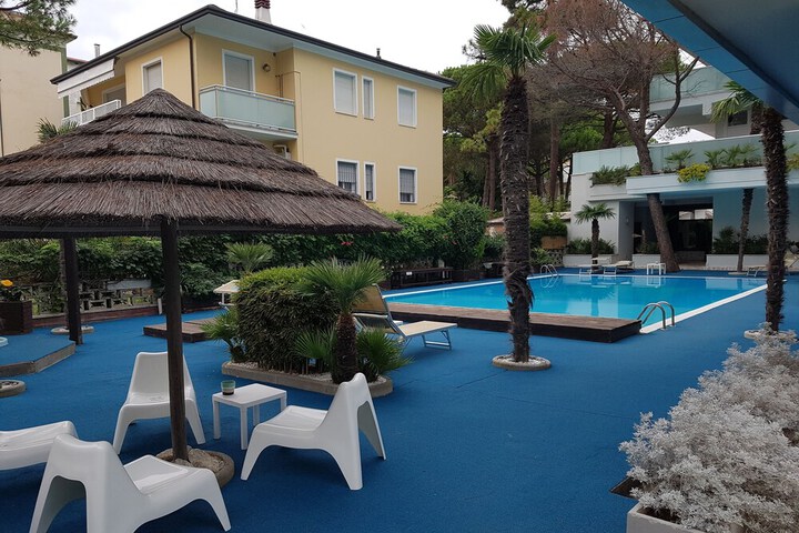 Hotel Pool