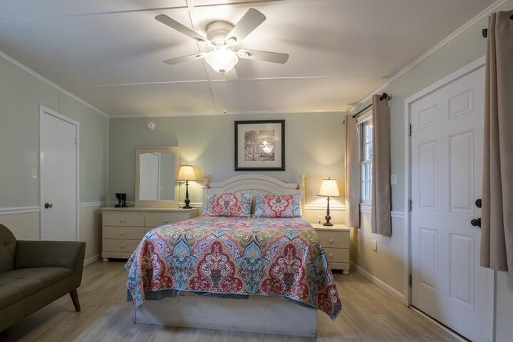 Room 152 of 309