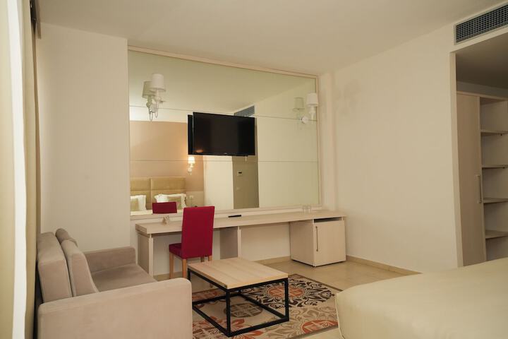 Room 27 of 61