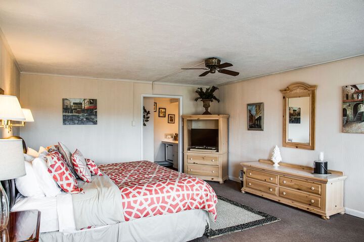 Room 54 of 243
