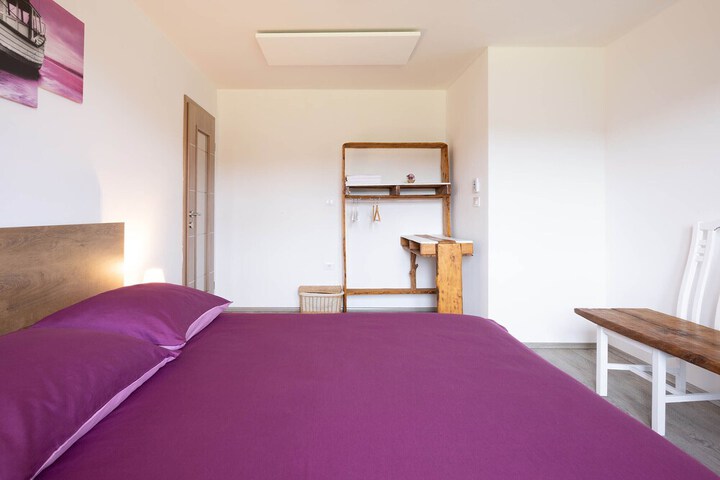 Room 3 of 77