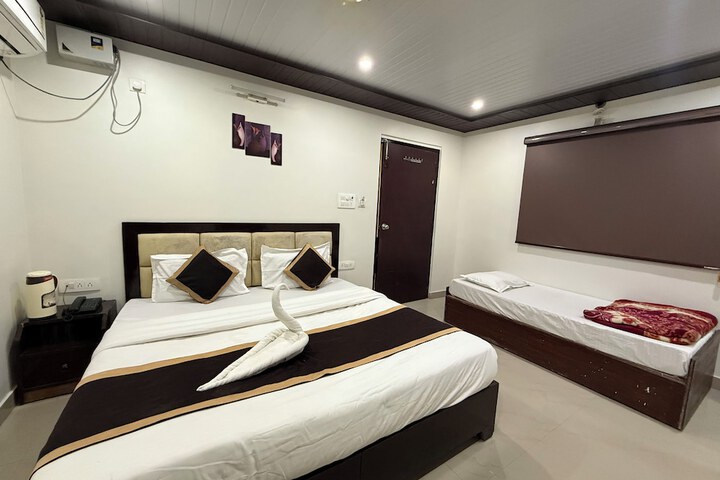 Room 9 of 15