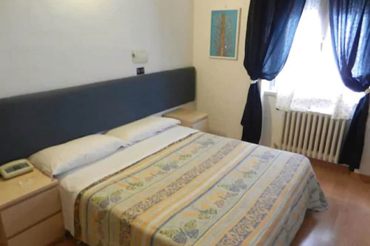 Room 8 of 31