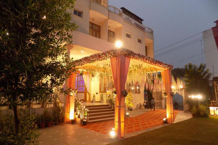 Chandra Pushp Palace