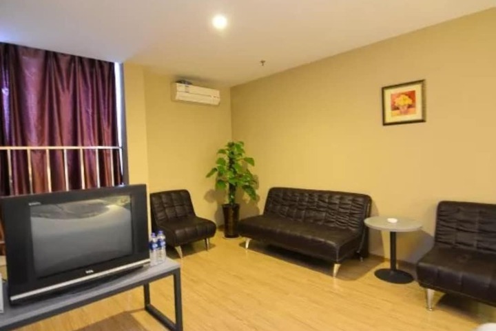 Room 15 of 25