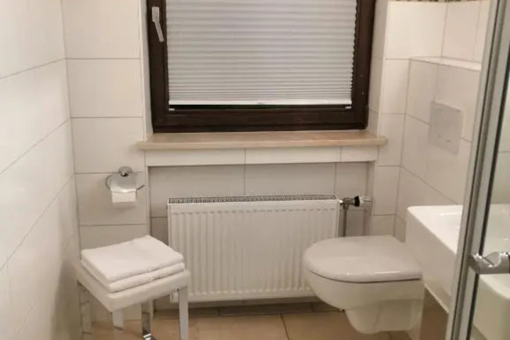 Room 8 of 16