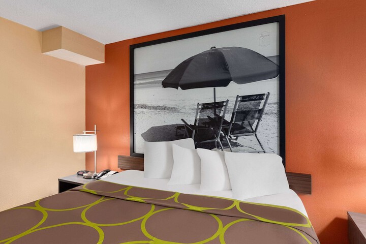 1 King Bed (3 of 14)