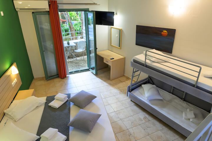 Room 46 of 333