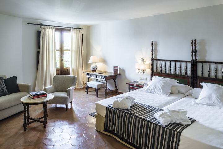 Room 4 of 33