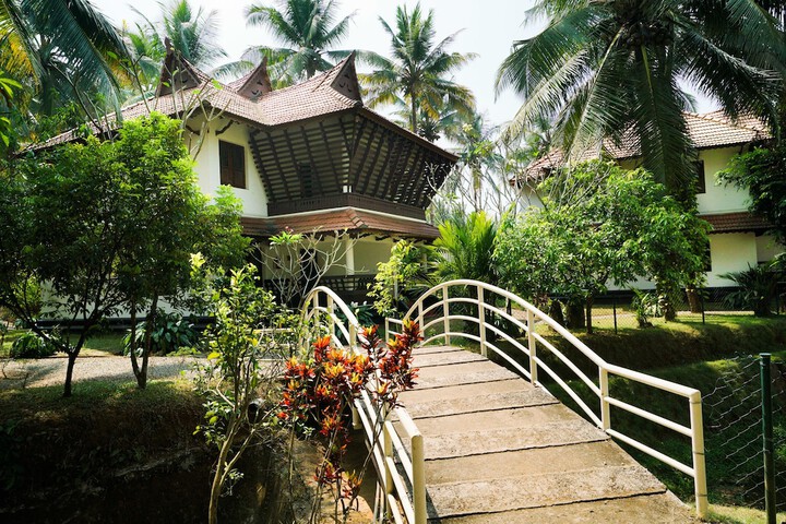 Hotel Exterior 32 of 40