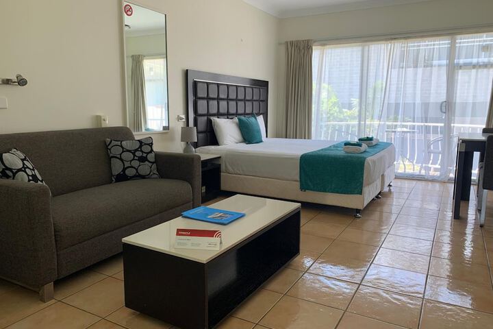Room 10 of 42